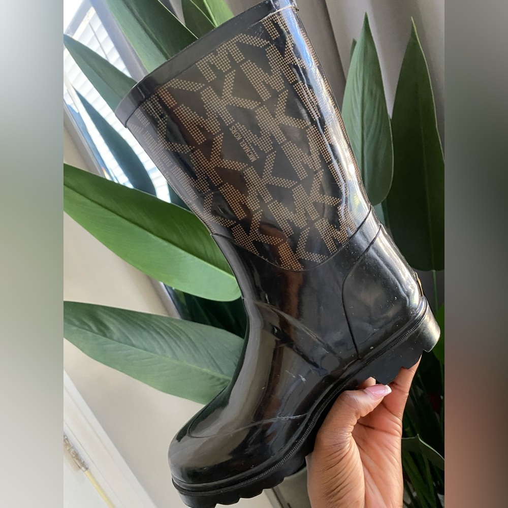 Size 6 Michael Kor Rain Boots